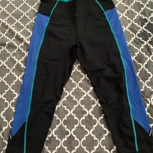 Knockout Victoria’s Secret workout Capri pants